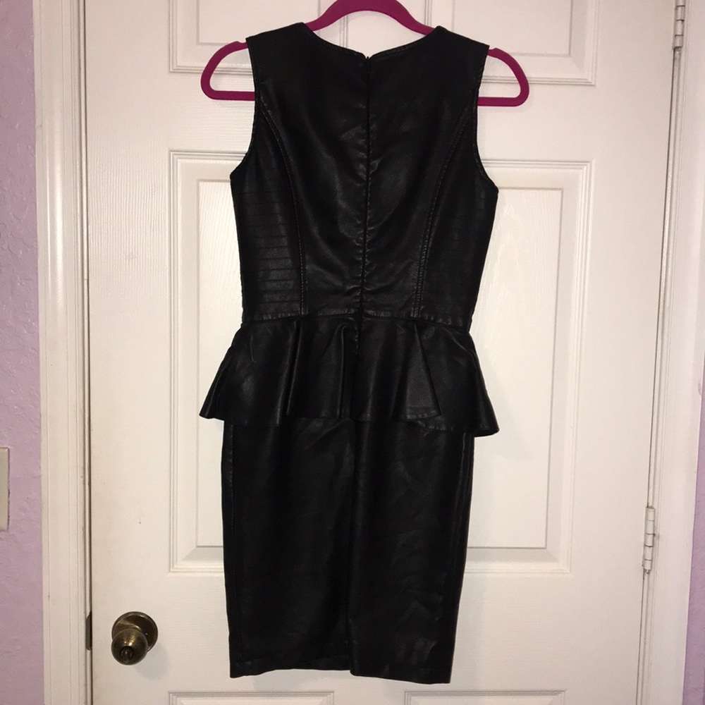 Black vegan leather peplum dress - Picture 5 of 5